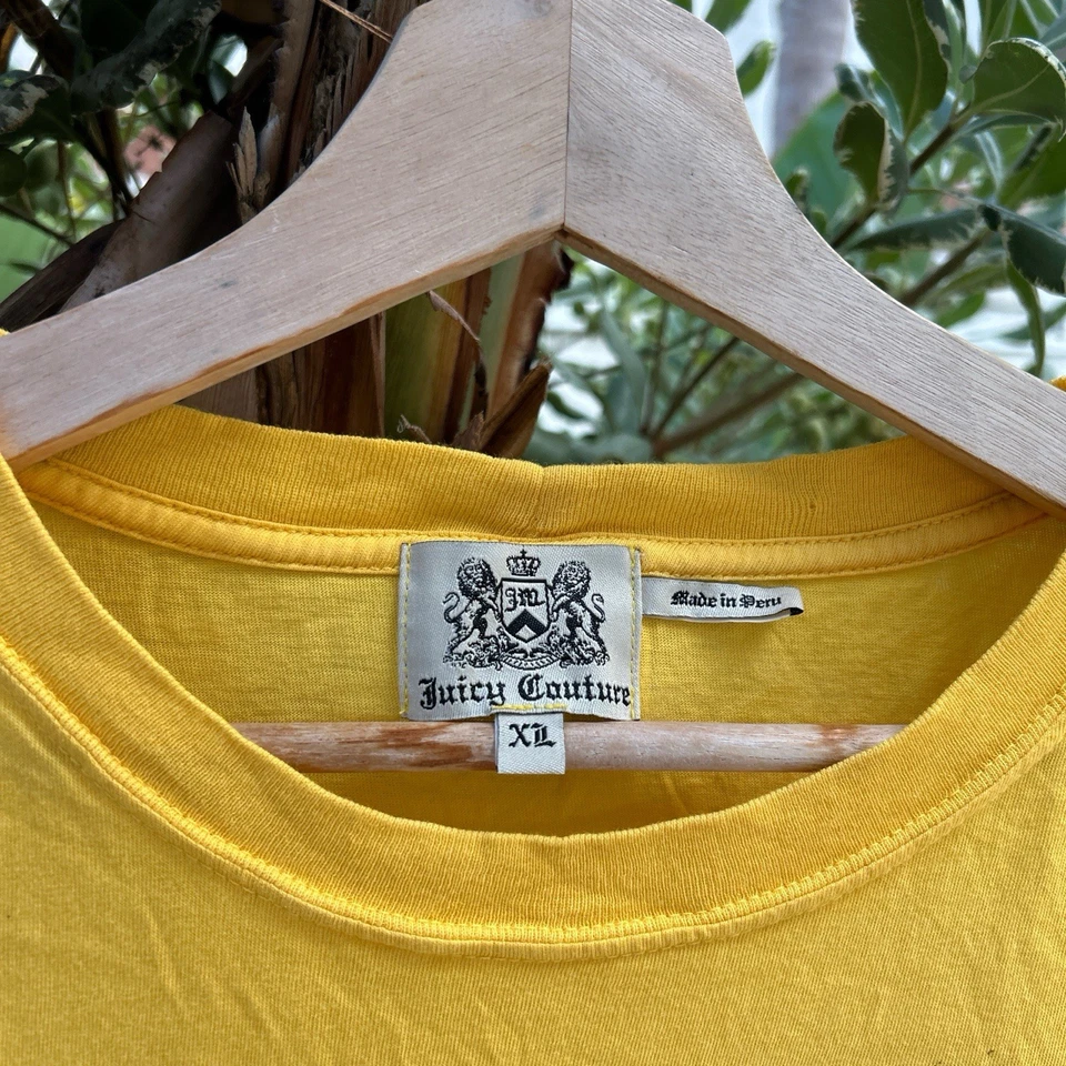 Camiseta gráfica Juicy Couture vintage de los años 2000 XL amarilla Got My Head Back Foto 2 de 4