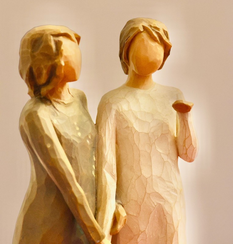 Willow Tree 8-1/2" tall "My Sister My Friend",we have 3 sisters can not useuse
