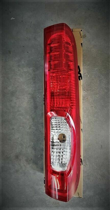 Feu arriere droit Trafic Vivaro Primastar 2007 2008 2009 2010 2011 2012 bloc optique arriere