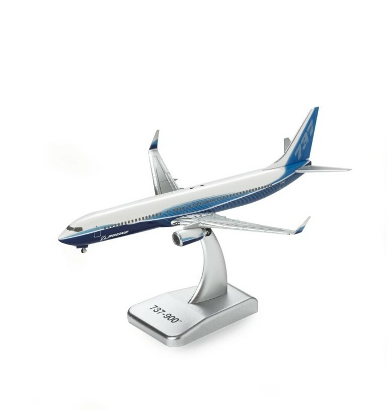 Boeing 737-900 Next-Gen Die-Cast 1:400 Model Authentic