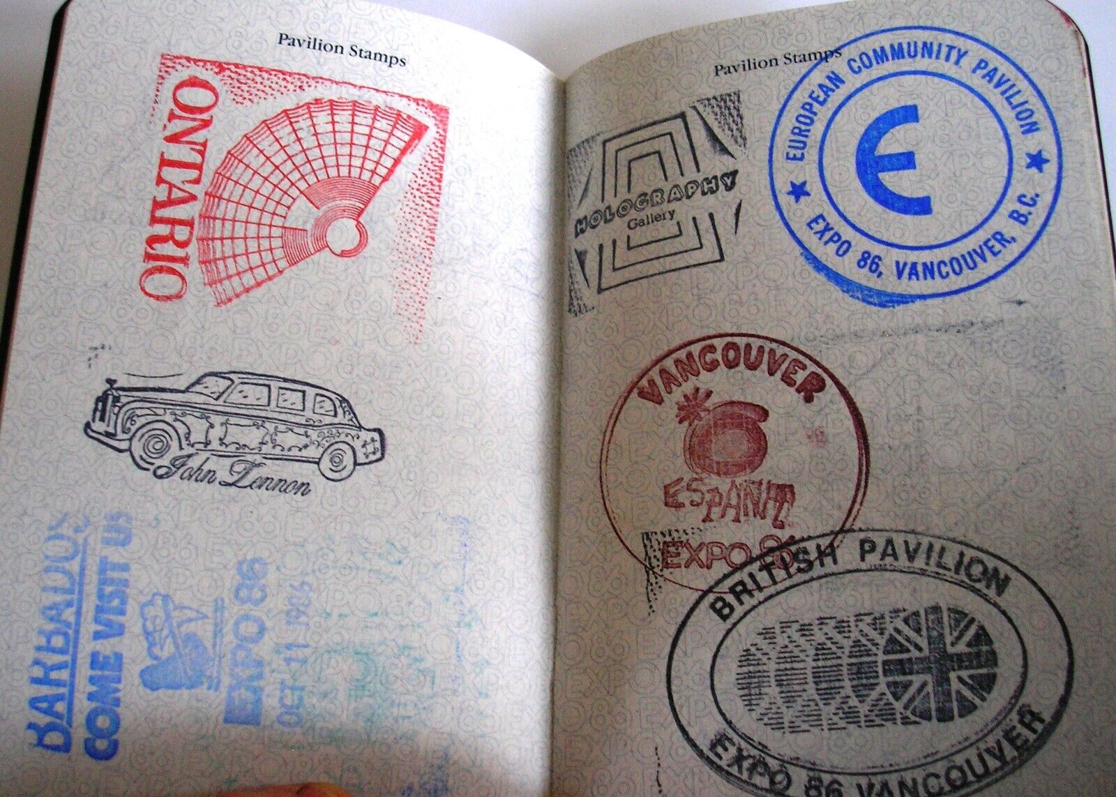 1986 WORLD EXPOSITION - EXPO 86 - VANCOUVER CANADA - PASSPORT LOT OF 2 - 