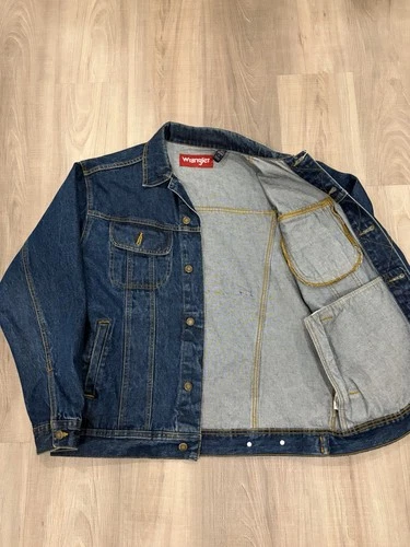 Wrangler Men’s L Blue Denim Trucker Jacket Motorcycle Embroidered Back Patch image 3
