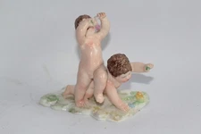 Sujet en porcelaine putti (56373)