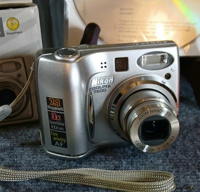 Nikon Coolpix 7600 7.1MP Compact Digital Camera Silver