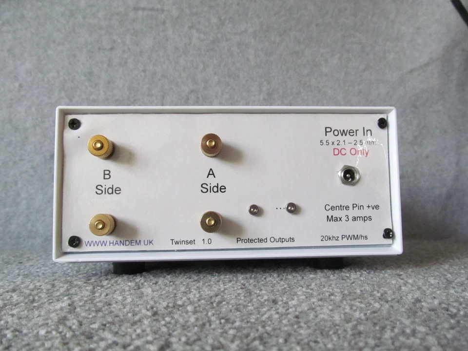 Handem Twin Track Controller. Excellent 00 / 0 gauge control. Fast Delivery - Image 4 of 4