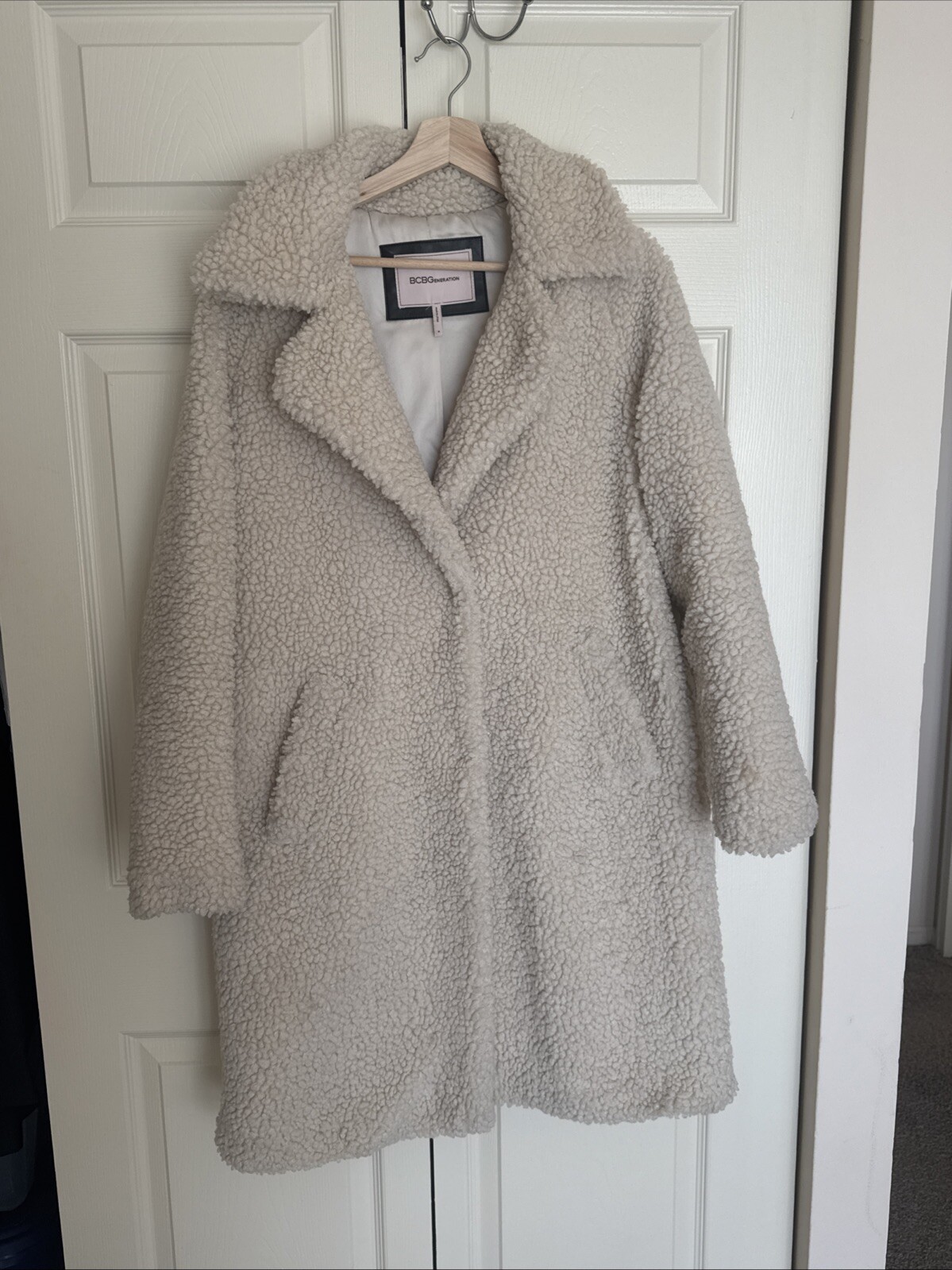 BCBG Sherpa Winter Coat Pre-Owned Beige M