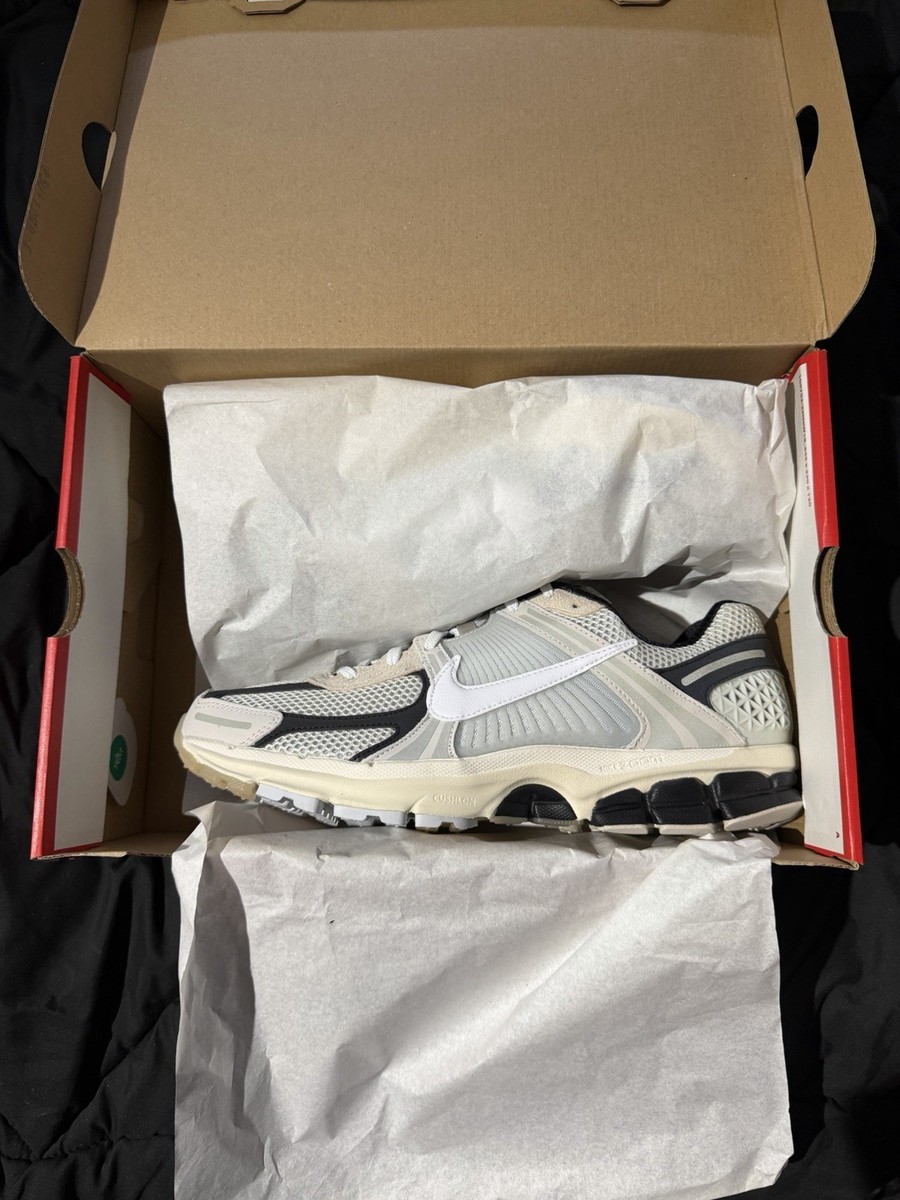 Nike Air Zoom Vomero 5 Supersonic FN7649-110 Size 12 Men's Brand