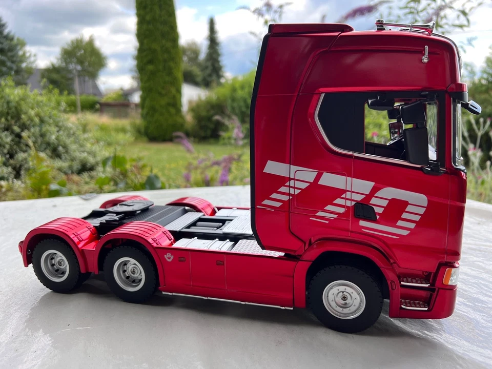 SCANIA 770 S ZUGMASCHINE 6X4 1:18 RTR ROT Metallic AMEWI 22717 - Bild 2 von 4