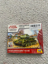 Zvezda 1:100 Soviet Medium Tank T-34/85 Model Assembly Kit