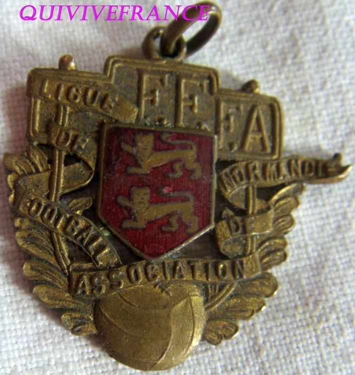 MÉDAILLE 23E CONCOURS MEILLEUR FOOTBALLEUR 1954 - EN COFFRET - BON ÉTAT