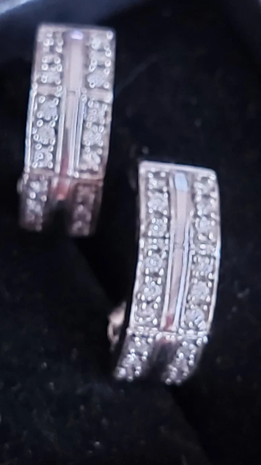Ladies Hoops In 10k White Pure Gold And Diamonds 💎 Set Is 0.70ct In Diamonds 💎 - image 3 of 4
