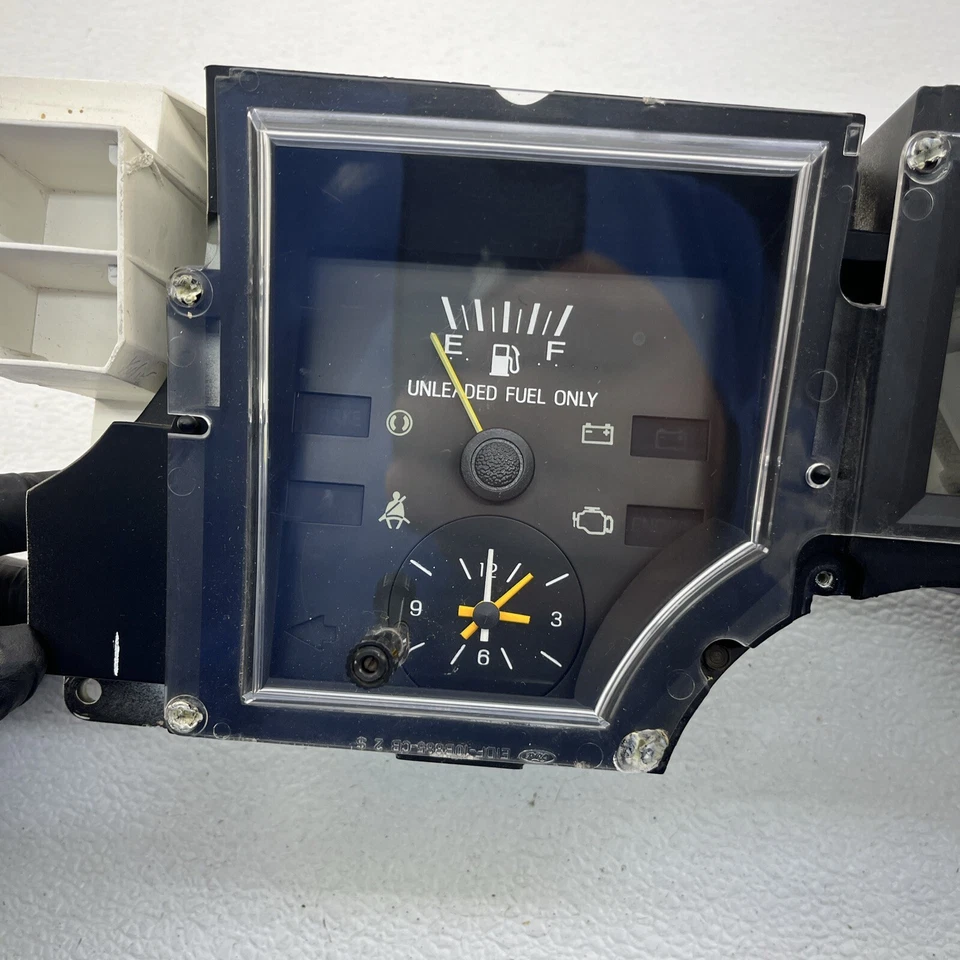 Cuadro de instrumentos Ford Granada Mercury Cougar 1981-1982 montaje velocímetro equipo original Foto 4 de 4