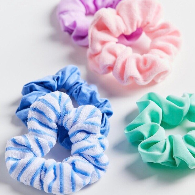 NWT Urban Outfitters Scrunchie Set 5 vsco Girl Days Of The Week