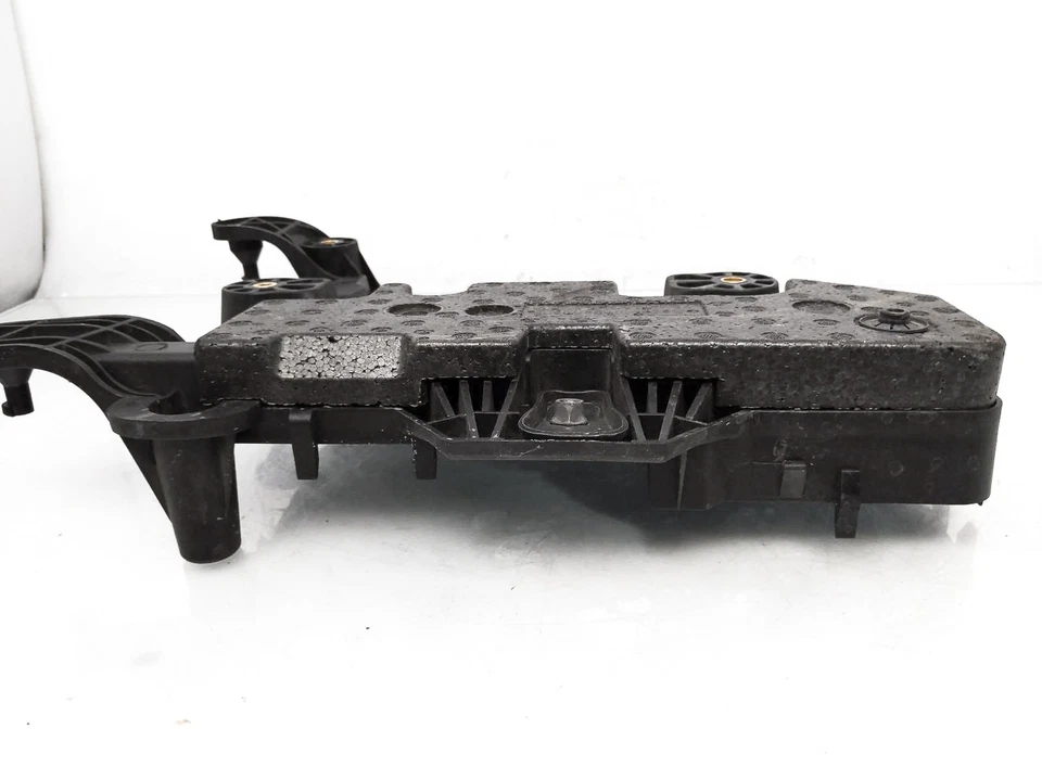 Bandeja base batería Volkswagen Passat 2009-2022 2,0 L 1K0-915-333-H Foto 2 de 4