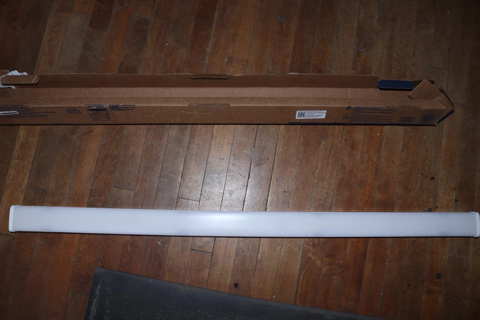 Lithonia Lighting Integrated LED Strip Light Fixture White 120W Eqv 4-ft 276NVN - Image 3 of 4