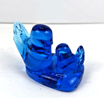 Leo Ward 1995 Blue Birds of Happiness Mother & Baby Chick Signed Glass Vintage