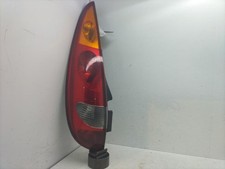 Feu arrière Nissan ALMERA