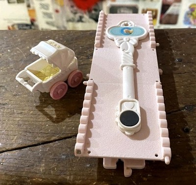 Vintage 1989 Precious Places #5204 Baby Amanda *Missing Amanda* White Carriage 