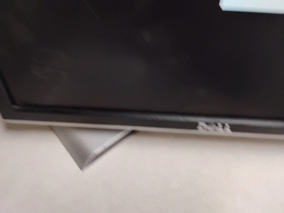 Dell Monitor Rev A00 16in Screen. (No HDMI Cord) - Image 2 of 4