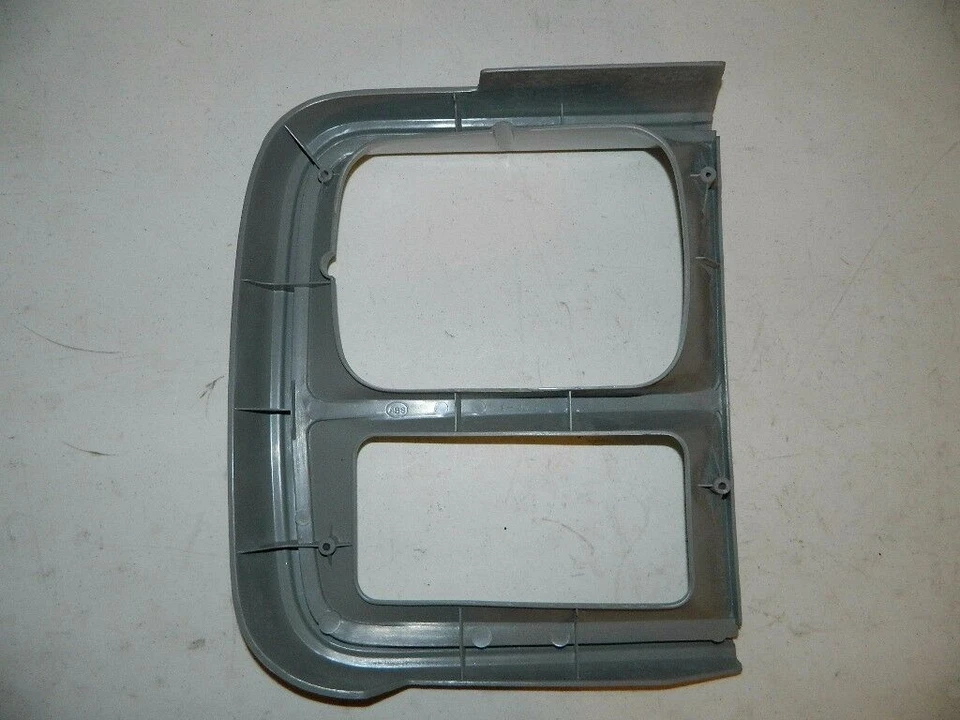 Nuevo bisel de embellecimiento de faros LH 1983-1984 Chevrolet GMC furgoneta tamaño completo 14048625 Foto 3 de 3