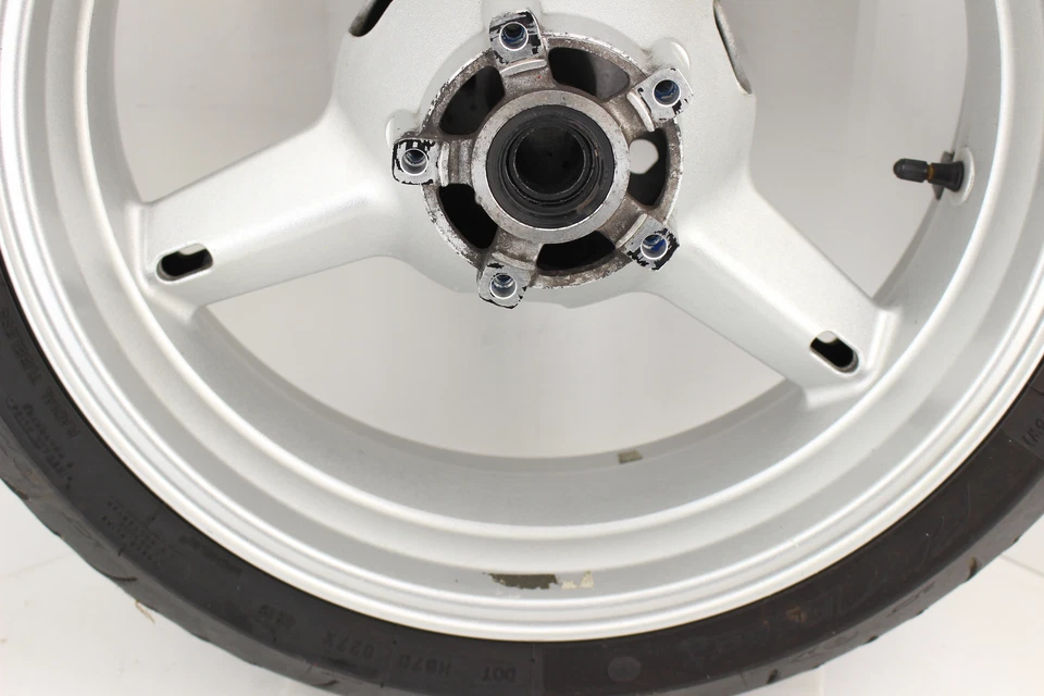 2007 SUZUKI SV1000S FABRICANTE DE EQUIPAMENTO ORIGINAL EIXO TRASEIRO RODA TRASEIRA ARO RETO PRATA 64111-35F11-Y6G - Imagem 3 de 4