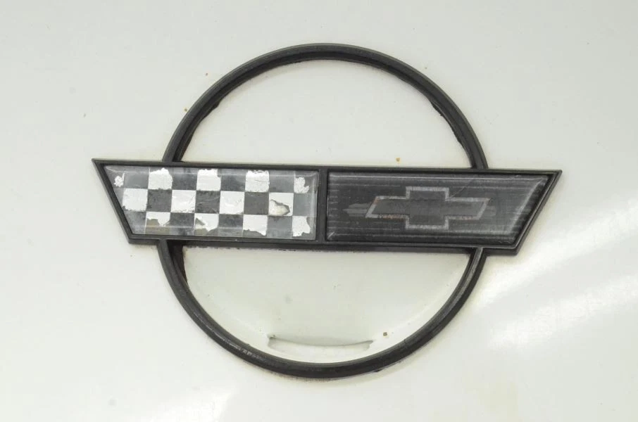 Chevrolet Corvette C4 1994-1996 5,7 L puerta de llenado de combustible blanca 10125966 Foto 2 de 4