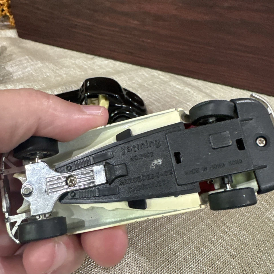 1 Yatming No. 8502 Mercedes 540K Cabriolet pull-back - Diecast Free Bonus Car - Image 4 of 4