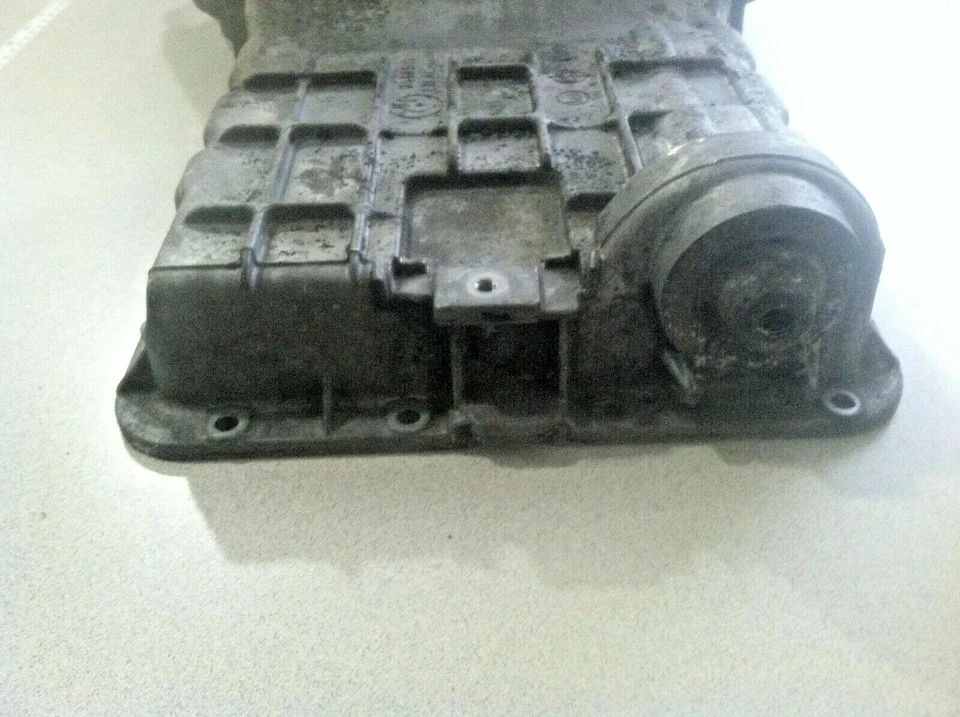 2004-2008 BMW 750i 750Li E65 E66 ~ масло верхний поддон ~ 11137589687 - Изображение 2 из 4