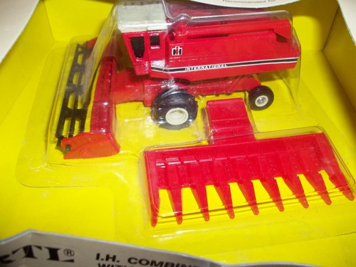 ERTL 1/80 SCALE DIE-CAST INTERNATIONAL COMBINE WITH INTERCHANGE HEADS PART#408 - Picture 5 of 5
