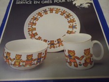 Action Industries Child  s Teddy Bear Stoneware 3 Piece Set, Plate Bowl  Cup