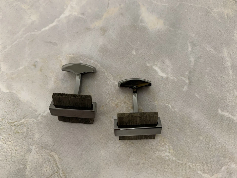 Gemelos cuadrados de madera natural y metal Mr. Van con caja  Foto 4 de 4