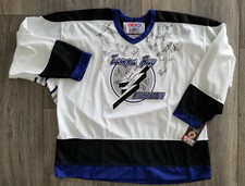 TB Lightning 1999 Team Signed Vintage Away Jersey 27 Signatures (Lecavalier)