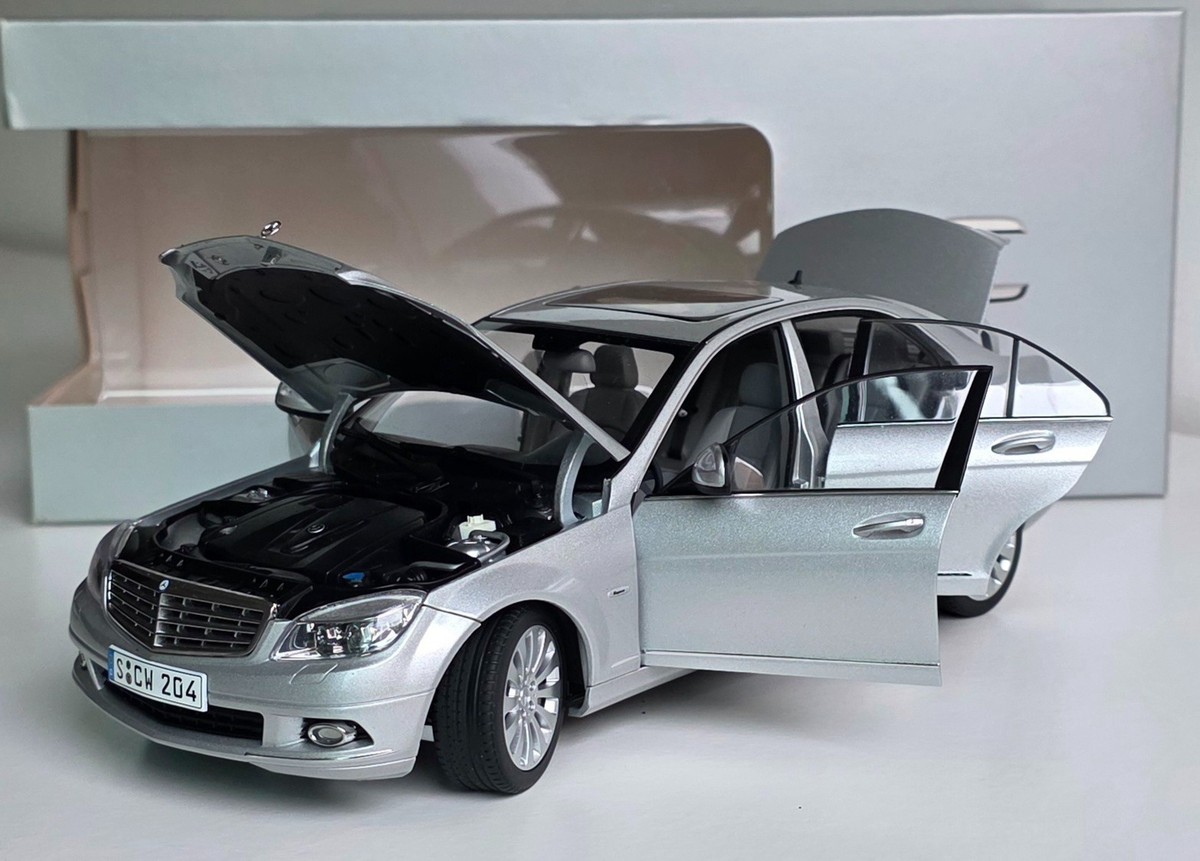 Mercedes-Benz C-CLASS (W204) 2007-2014 Iridium Silver 1:18 AUTOart