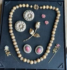 7 Pc VINTAGE GOLD TONE RHINESTONE COSTUME JEWELRY LOT FLOWER BROOCH EARRINGS