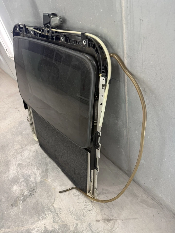 Suzuki Kizashi 2013 montaje de techo corredizo con motor usado Foto 2 de 4