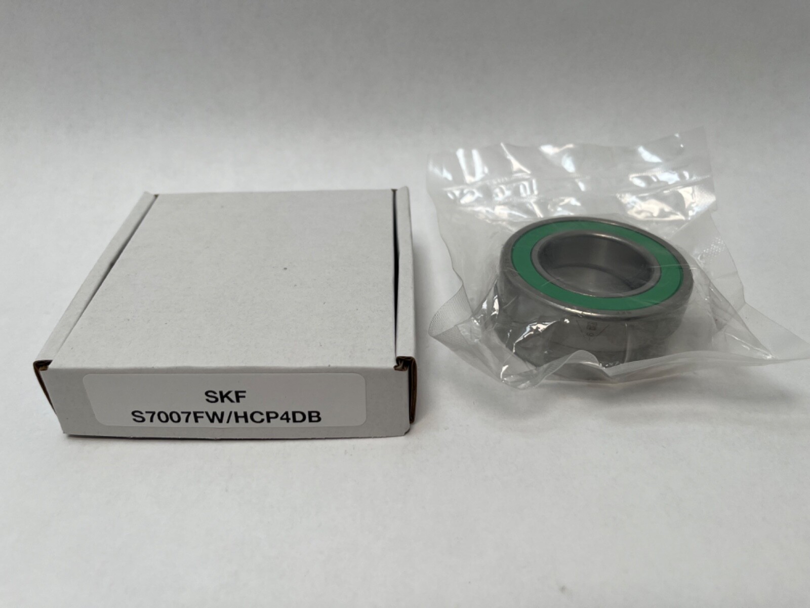 SKF S7007FW/HCP4DB Angular Bearing 35x62x14 mm S 7007 FW HC P4 DB Italy 2 Pcs