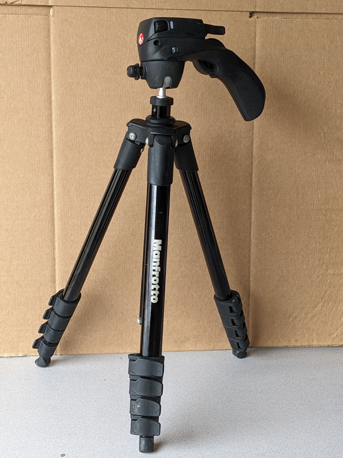 Manfrotto MKCOMPACTACN-BK Compact Action Aluminium Tripod with Hybrid ...