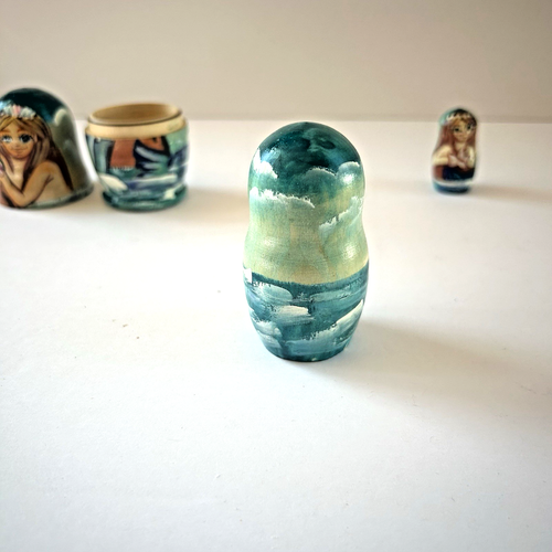 Sirena Russian Matreshka Nesting Dolls Set di 3 decorazioni mare costiero G. DeBrekht - Foto 7 di 14