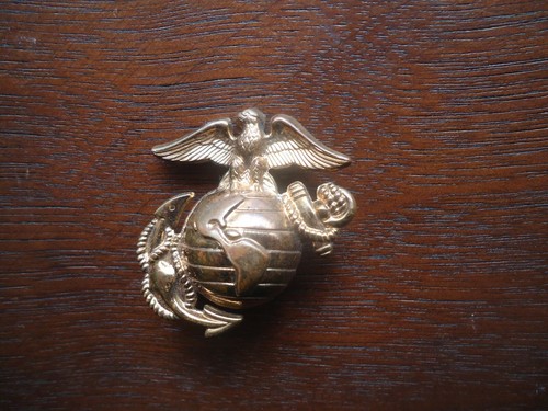 Vintage U.S. Marine Corps Gold Collar Global Emblem USMC Lapel / Pin 1 3/4" - Picture 6 of 7