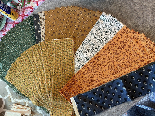 jelly roll lot of 50 strips 2.5" x 42-44" green gold as seen