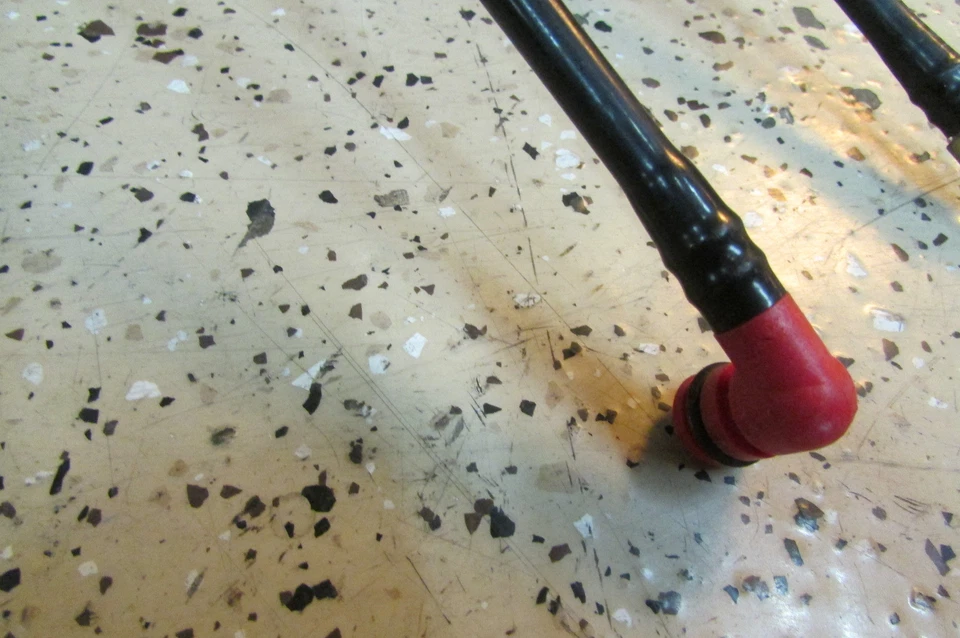 Maserati 3200 GT, Fuel Return Line, New, P/N 389200124 - Image 2 of 4