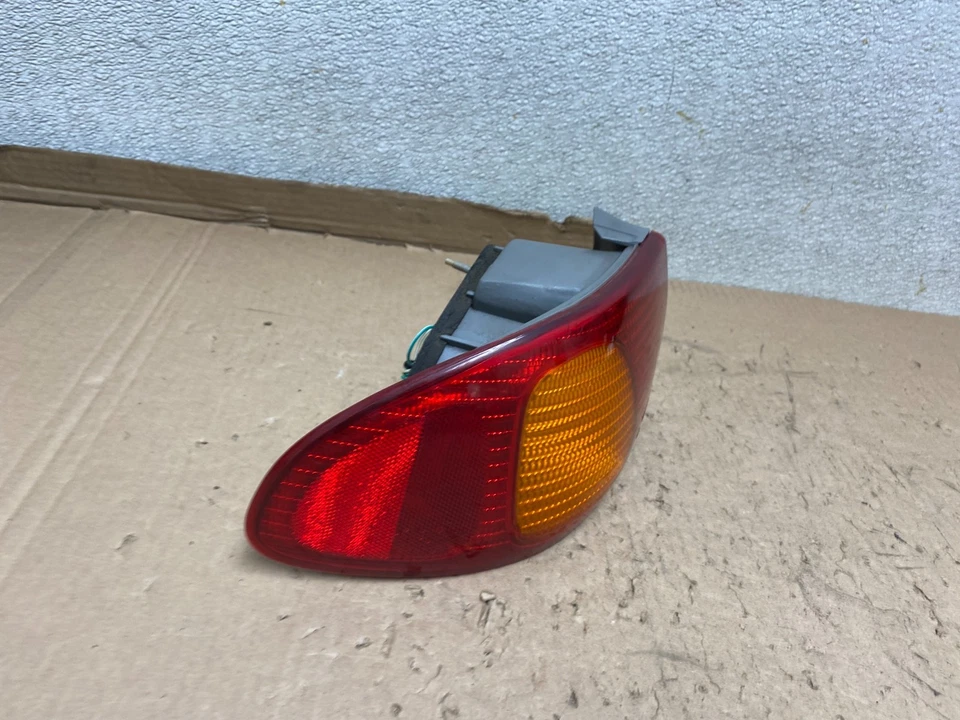 1998 1999 2000 Toyota Corolla левый водитель левая сторона задний фонарь U9619 DW - Изображение 3 из 4