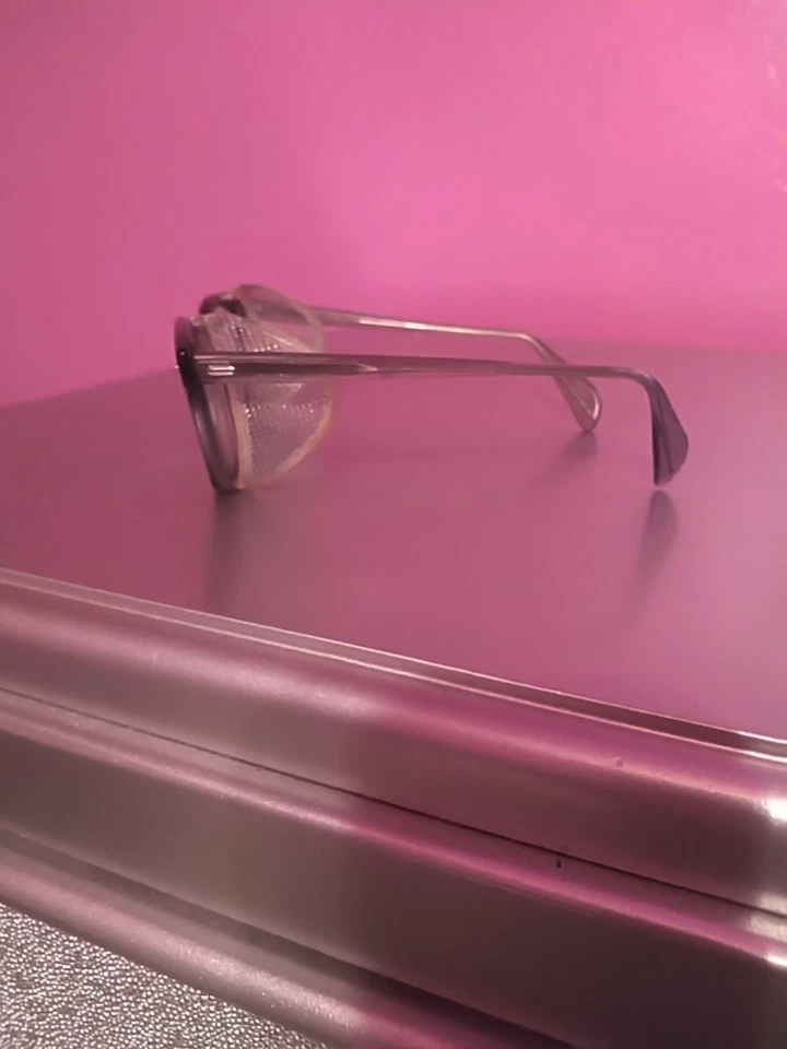 复古威尔士角边安全眼镜带金属网眼侧罩 — 第 4/4 张图片