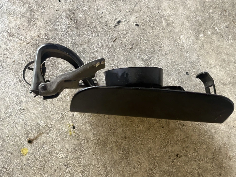 Dodge Charger R/T 2015-2023 5,7 L HEMI tapa de gasolina OEM cubierta de tanque negra Foto 3 de 4