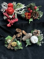 VINTAGE CHRISTMAS 5 FLORAL PICKS RED GIFT BERRIES FLOCKED PINE CONES PLASTIC