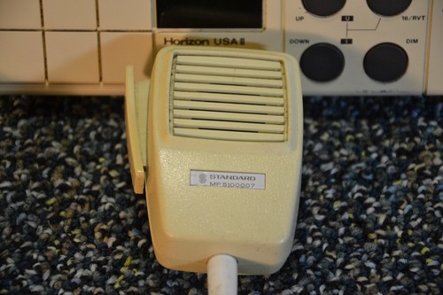 Standard Horizon USA II Boat VHF FM Marine Radio & Mount - Zdjęcie 3 z 16