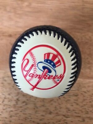 2001 NY YANKEES LOGO GLOW IN THE DARK BASEBALL ⚾️ YANKEE STADIUM GIFT SHOP  BALL