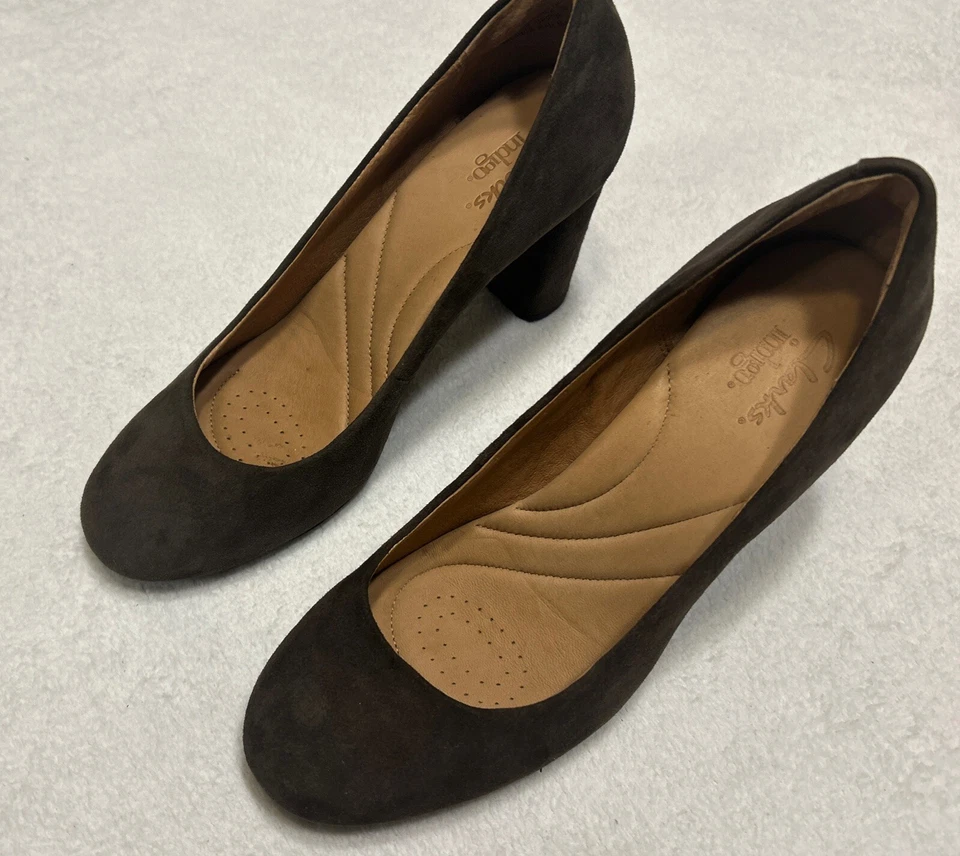 CLARKS Indigo Tacones Altos Talla 9 Marrón Gamuza Bloque Punta Redonda 63134 Parte Inferior de Goma Foto 3 de 4