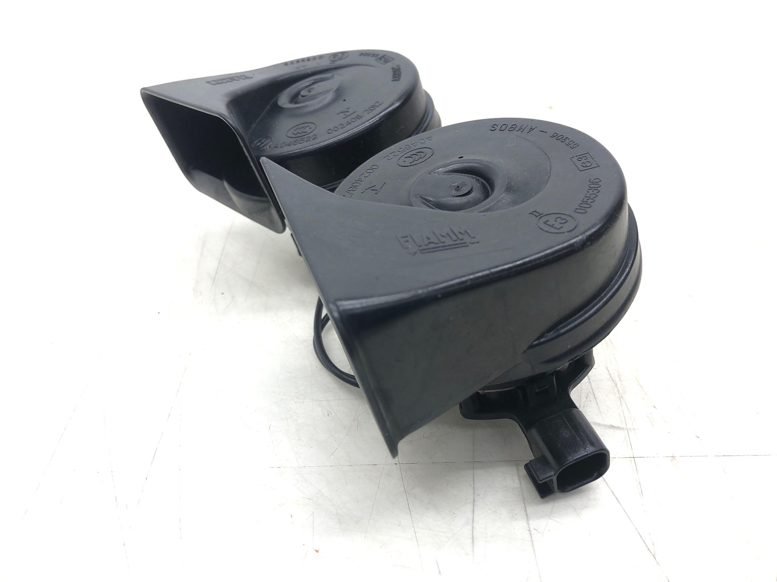 2014 ASTON MARTIN VANTAGE HIGH LOW NOTE TONE SIGNAL HORN SET AD23-13A803-BA OEM