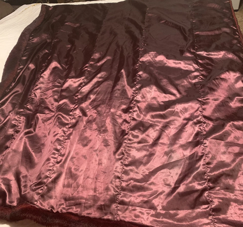 Bill Blass Faux Fur Blanket/Throw 56x68 Maroon - Image 2 of 4